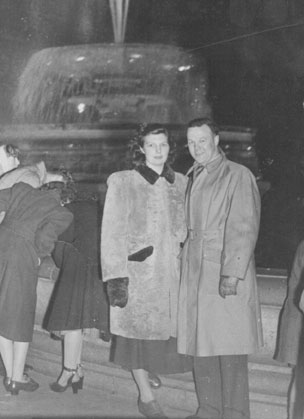 Jack and Joyce Wordsworth in front of Fountain