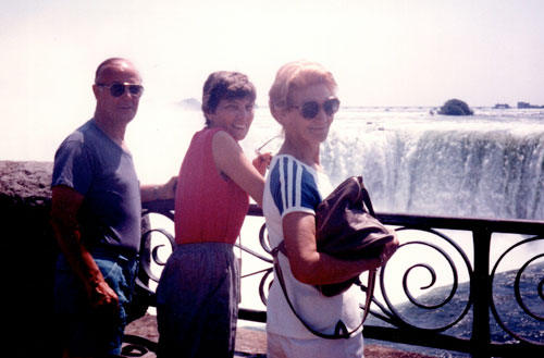 Dad Mom friend Niagara Falls