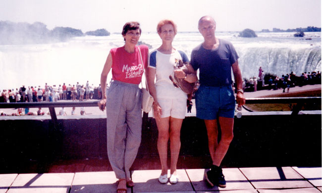 mom friend dad niagara falls