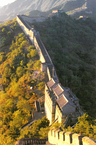 great wall of china photo into distance